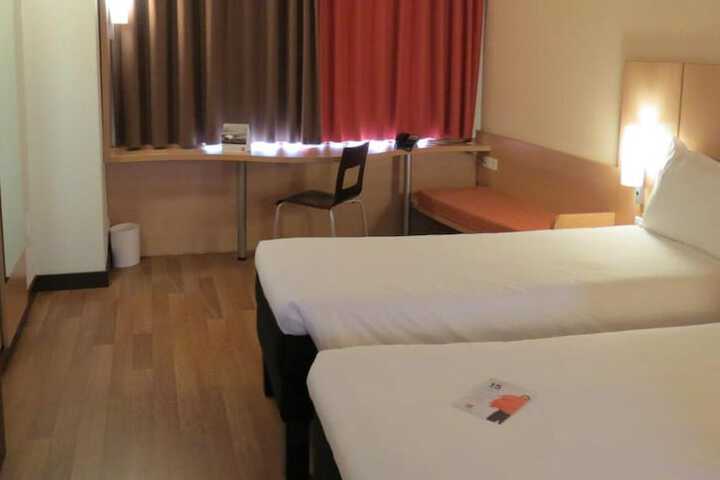 Room 13 of 39
