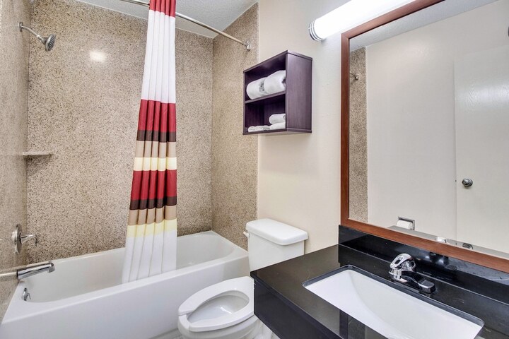 ADA Accessible Deluxe Queen (11 of 22)