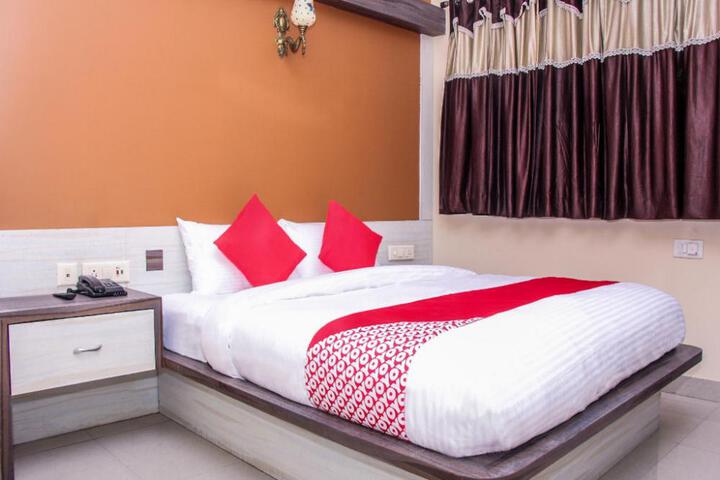 Capital O 14864 Hotel Satyam Inn