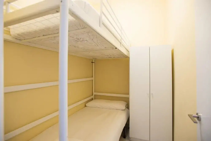 Room 5 of 12
