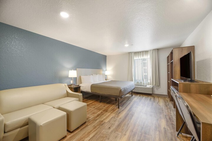 Room 11 of 37