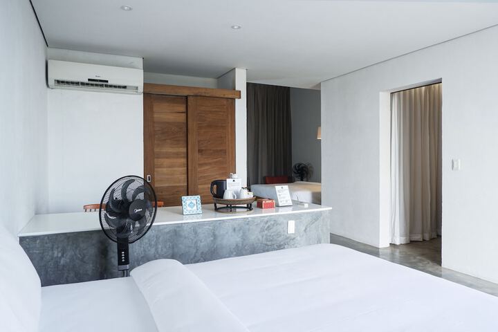 Room 2 of 49