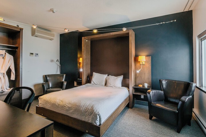Room 33 of 86