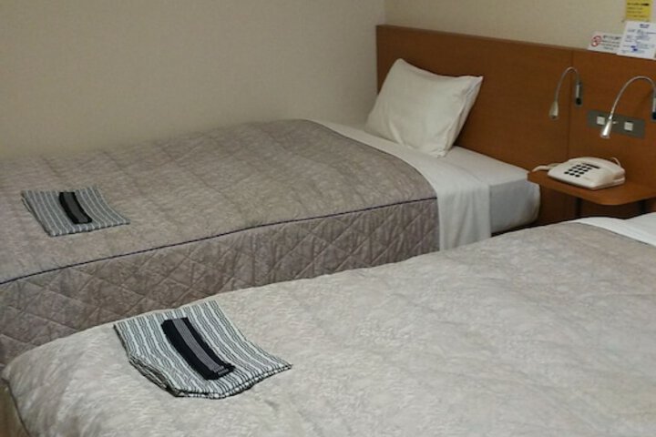 Room 10 of 80