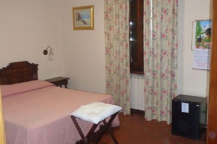 Room 8 of 16