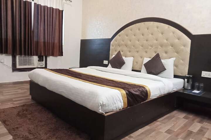 Room 17 of 25