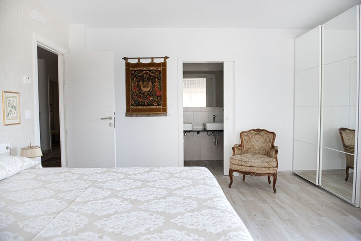Room 5 of 49