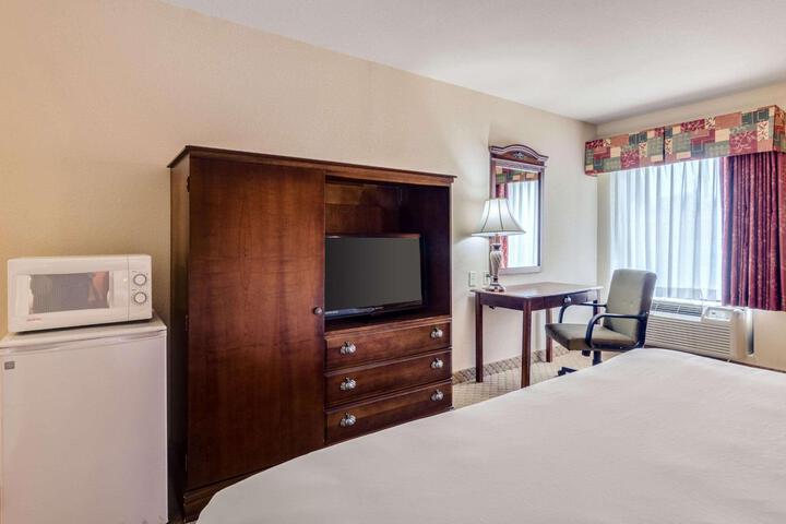 1 King Bed (13 of 14)