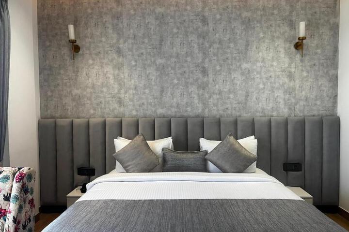Room 13 of 22