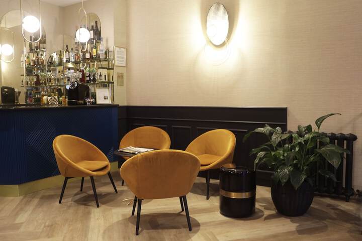 Lounge 39 of 46