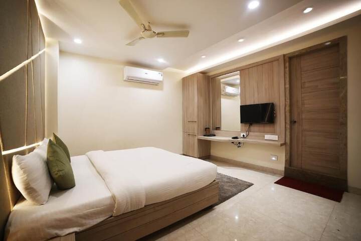 Room 14 of 27