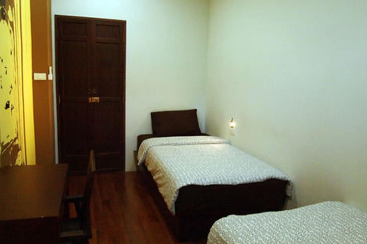 Room 8 of 31