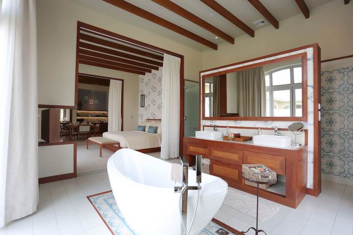 Room 33 of 72