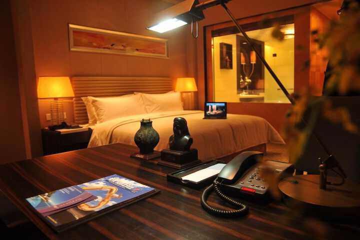 Room 18 of 49