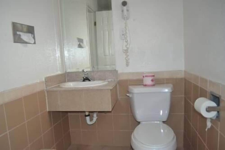 Room 9 of 18