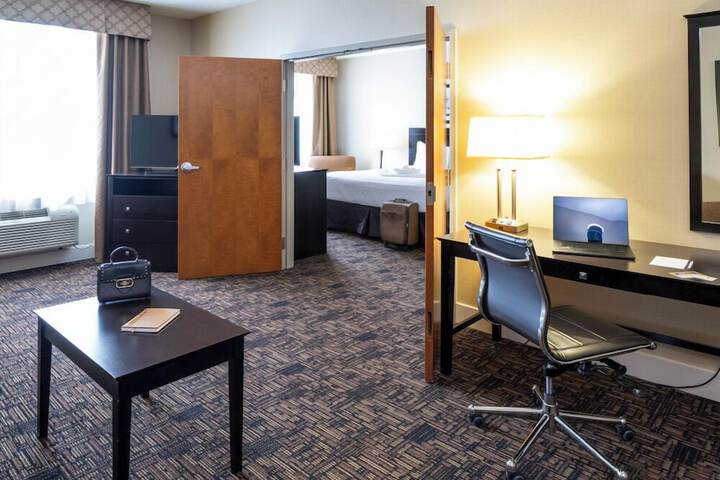 Room 42 of 114