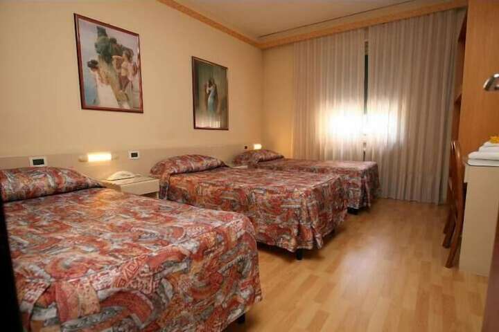 Room 10 of 42