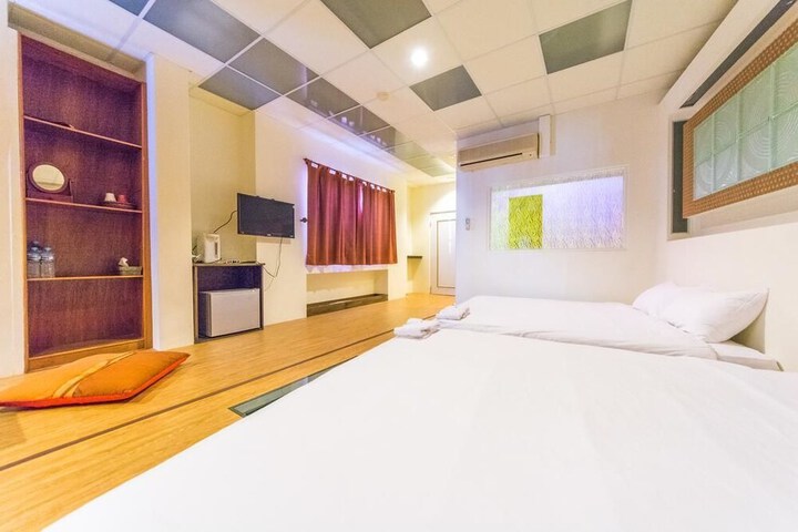 Room 6 of 34