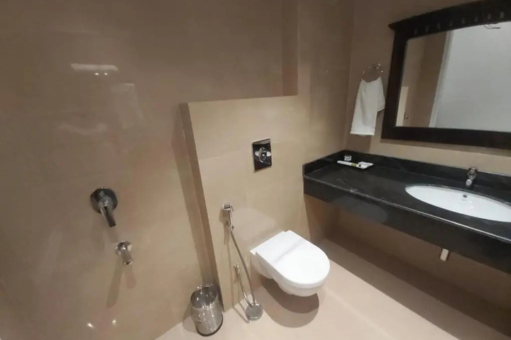 Room 8 of 16
