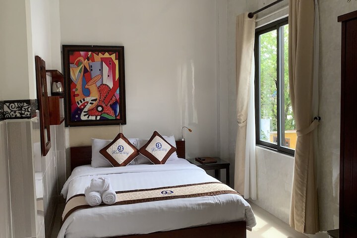 Room 13 of 153