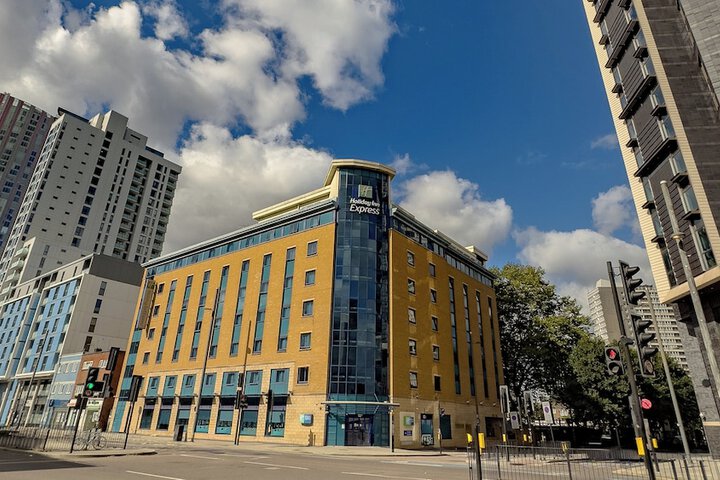 Hotel 76 of 100