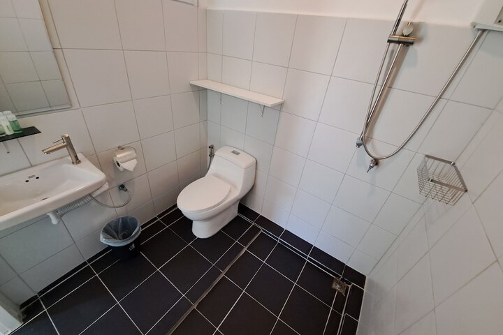 Room 6 of 49