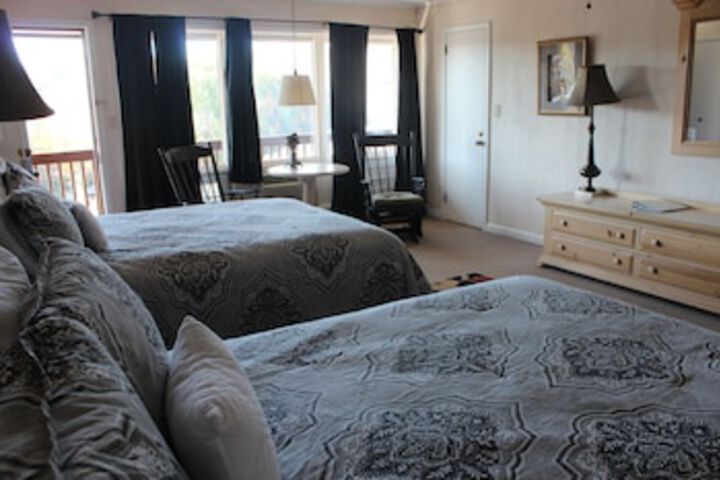 Room 34 of 243