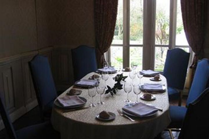 Dining 54 of 60