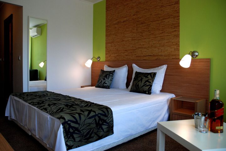 Room 13 of 20