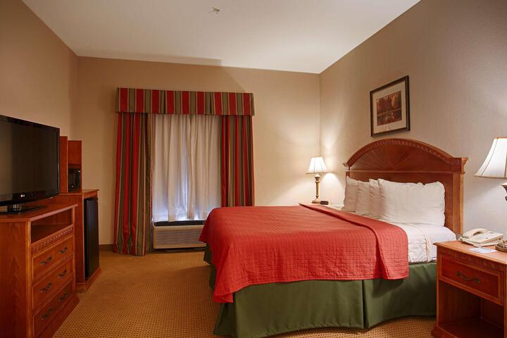 1 King Bed Microwave, Refrigerator High Speed Internet Accessible Full Breakfast (3 of 19)