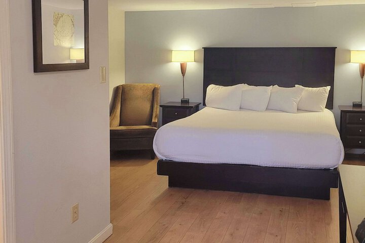 1 King Bed (9 of 26)