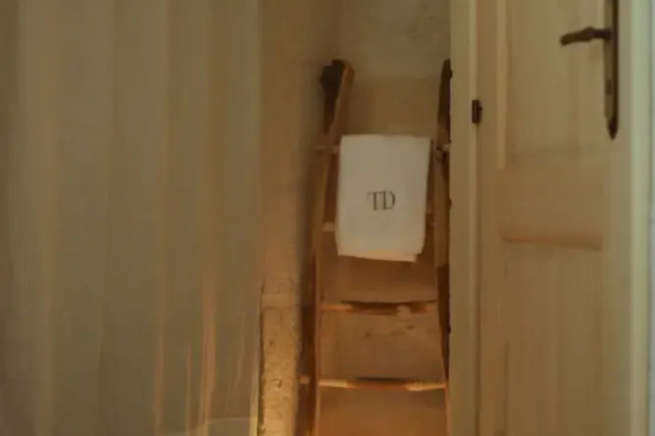Room 5 of 14