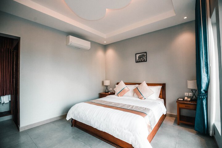 Room 4 of 63