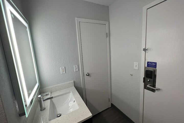 Room 17 of 35