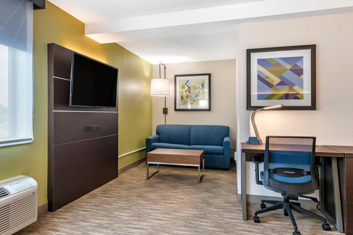 Standard King Bed Accessible (11 of 11)
