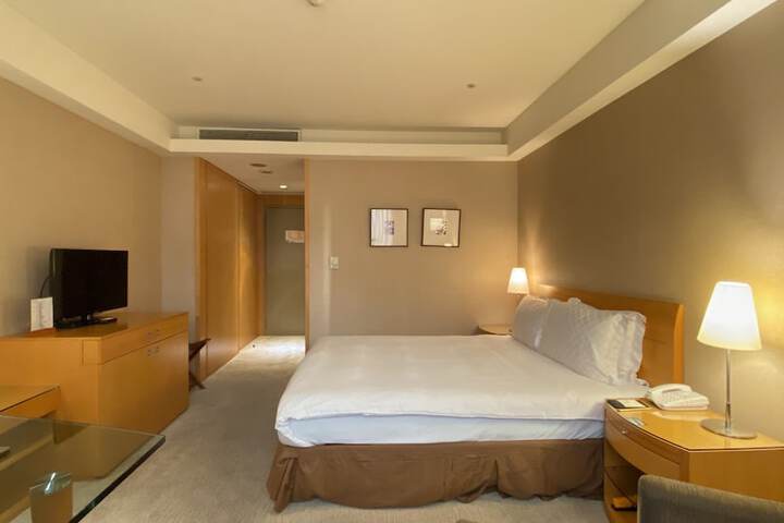 Room 11 of 76