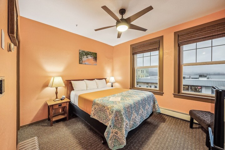 Room 25 of 118