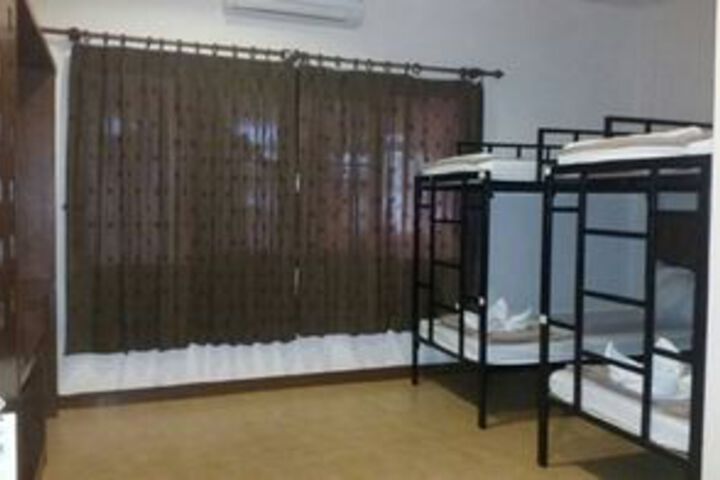 Room 6 of 14