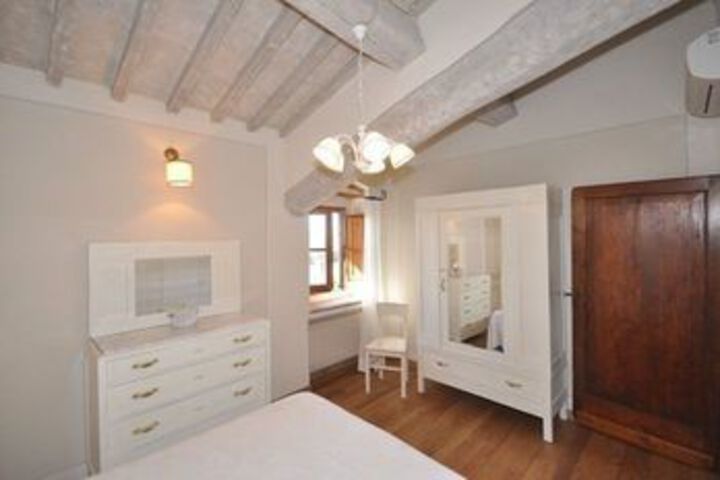 Room 6 of 26