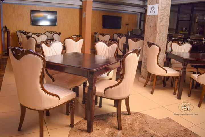 Dining 18 of 19