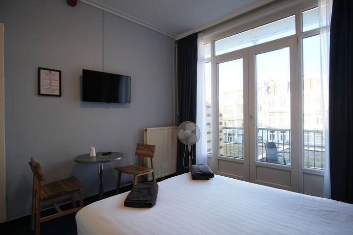 Room 10 of 82
