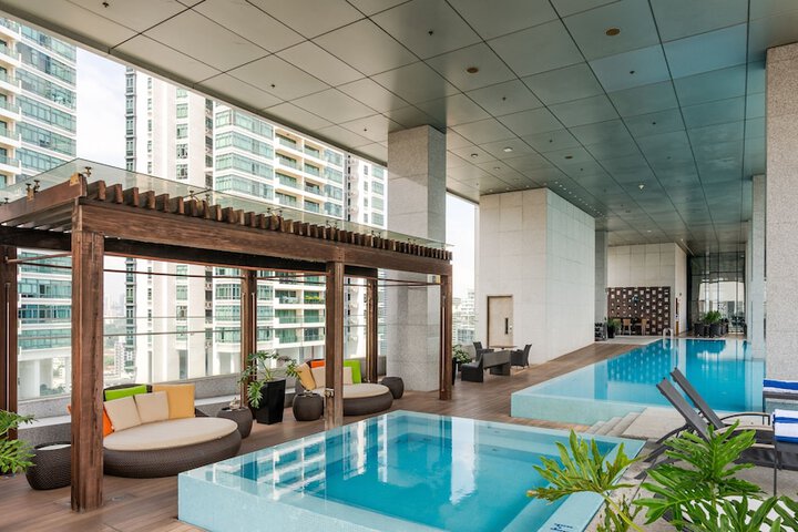 Hotel Pool