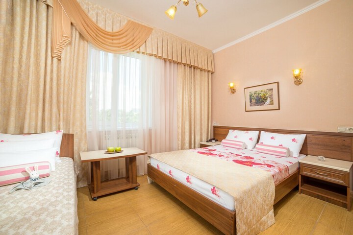 Room 6 of 16