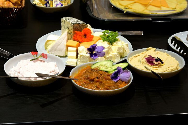 Dining 44 of 48