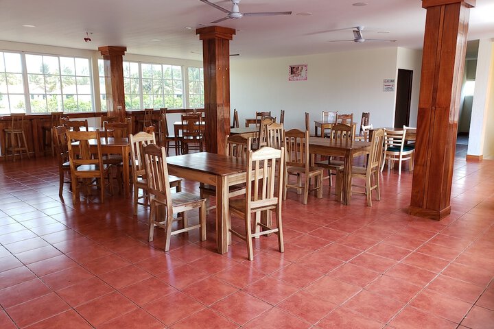 Dining 33 of 43