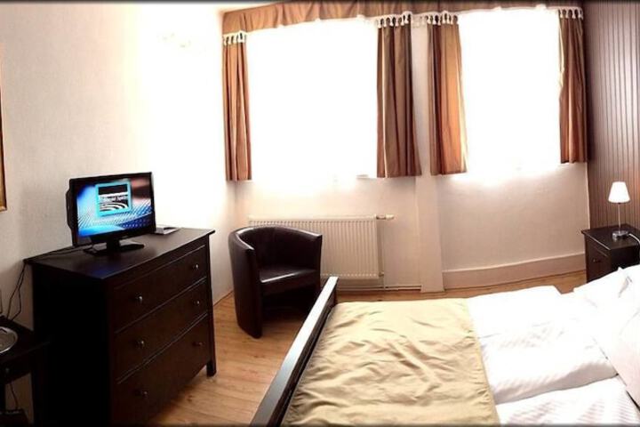 Room 25 of 53