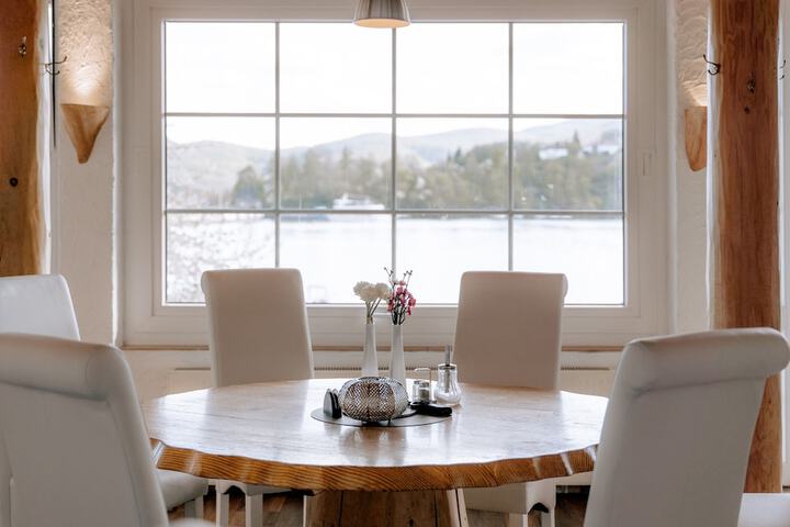 Dining 9 of 18