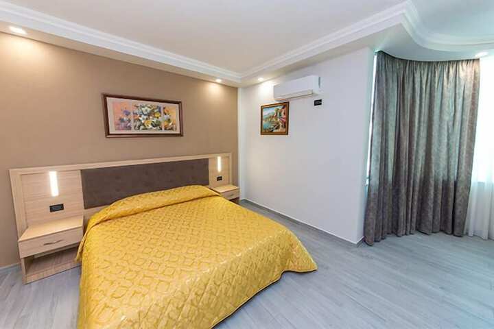 Room 15 of 50