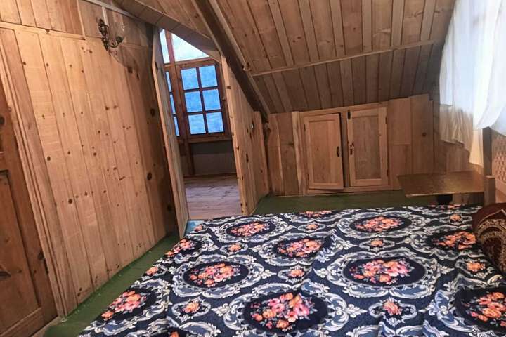 Room 9 of 28