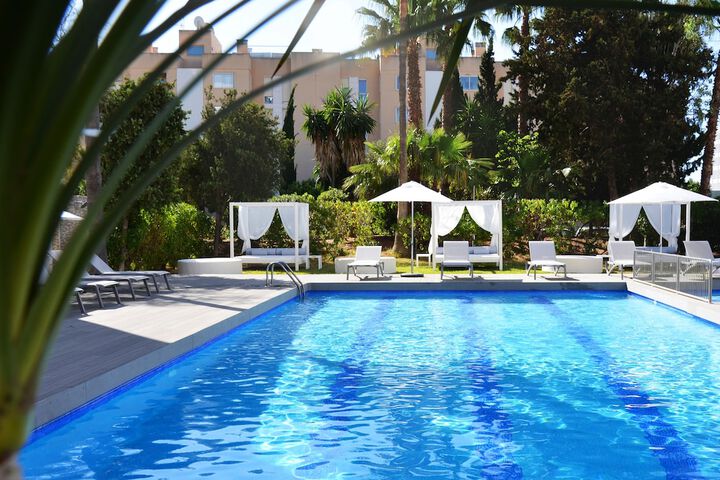 Pools & Facilities